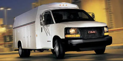 Used 2006 White GMC 139 WB image 1