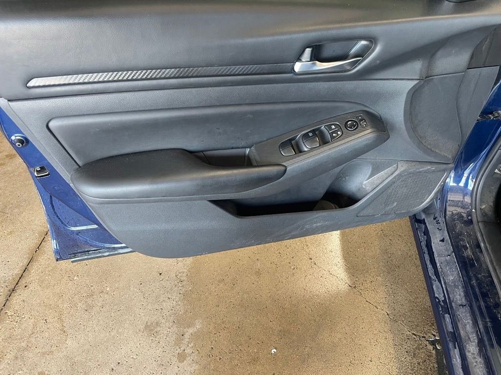 Certified Used 2022 Blue Nissan 2.5 S image 9