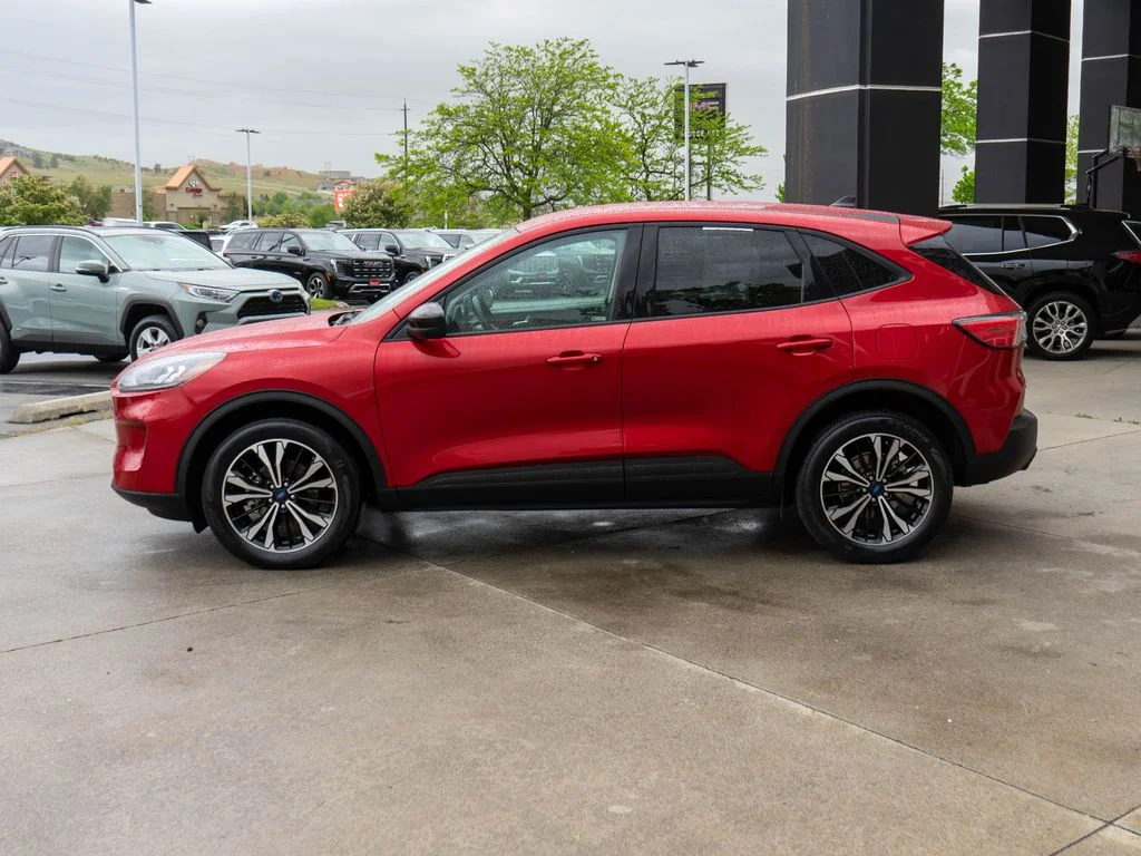 Used 2022 Red Ford SEL image 4