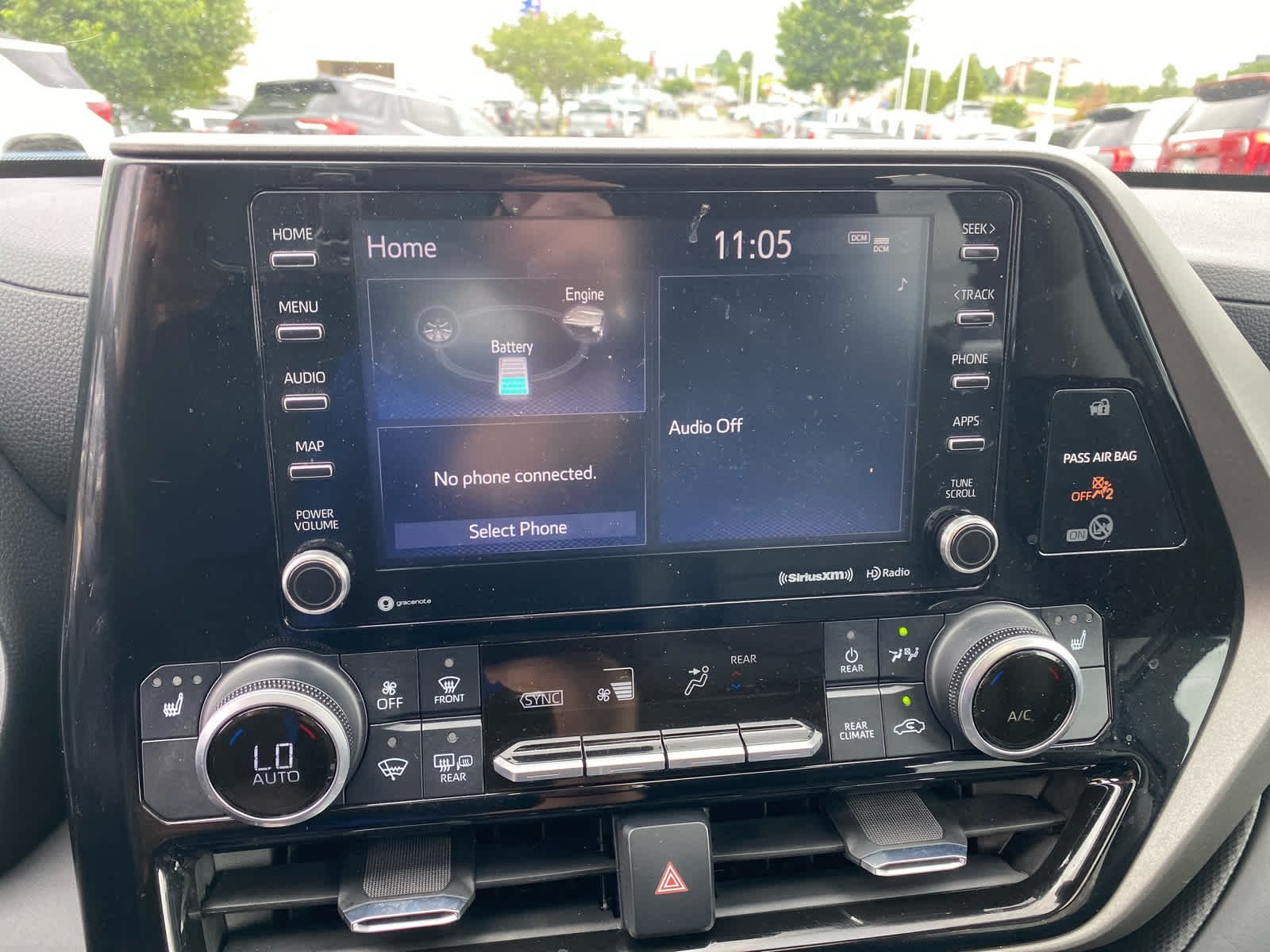 Used 2020  Toyota Hybrid XLE image 13