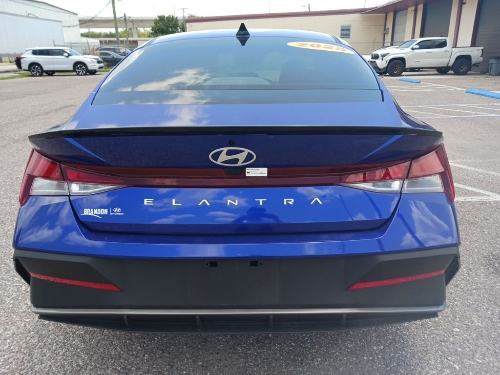 Used 2025 Blue Hyundai SEL Sport image 4