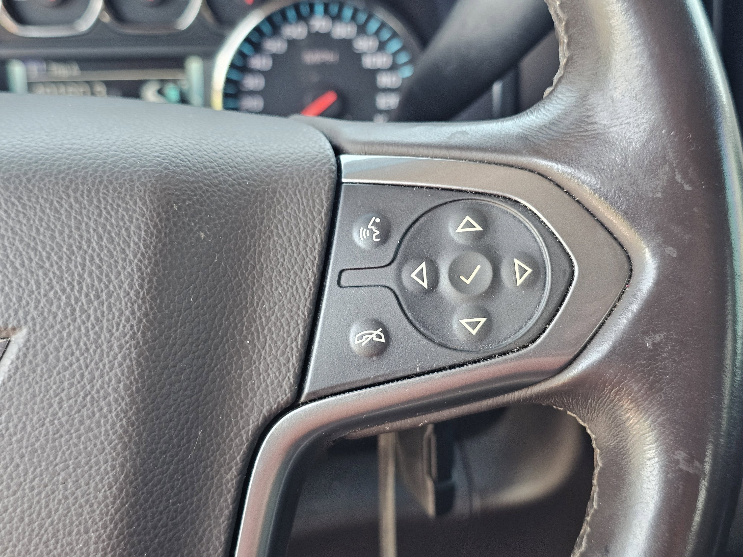 Used 2015 White Diamond Tricoat Chevrolet LT image 21