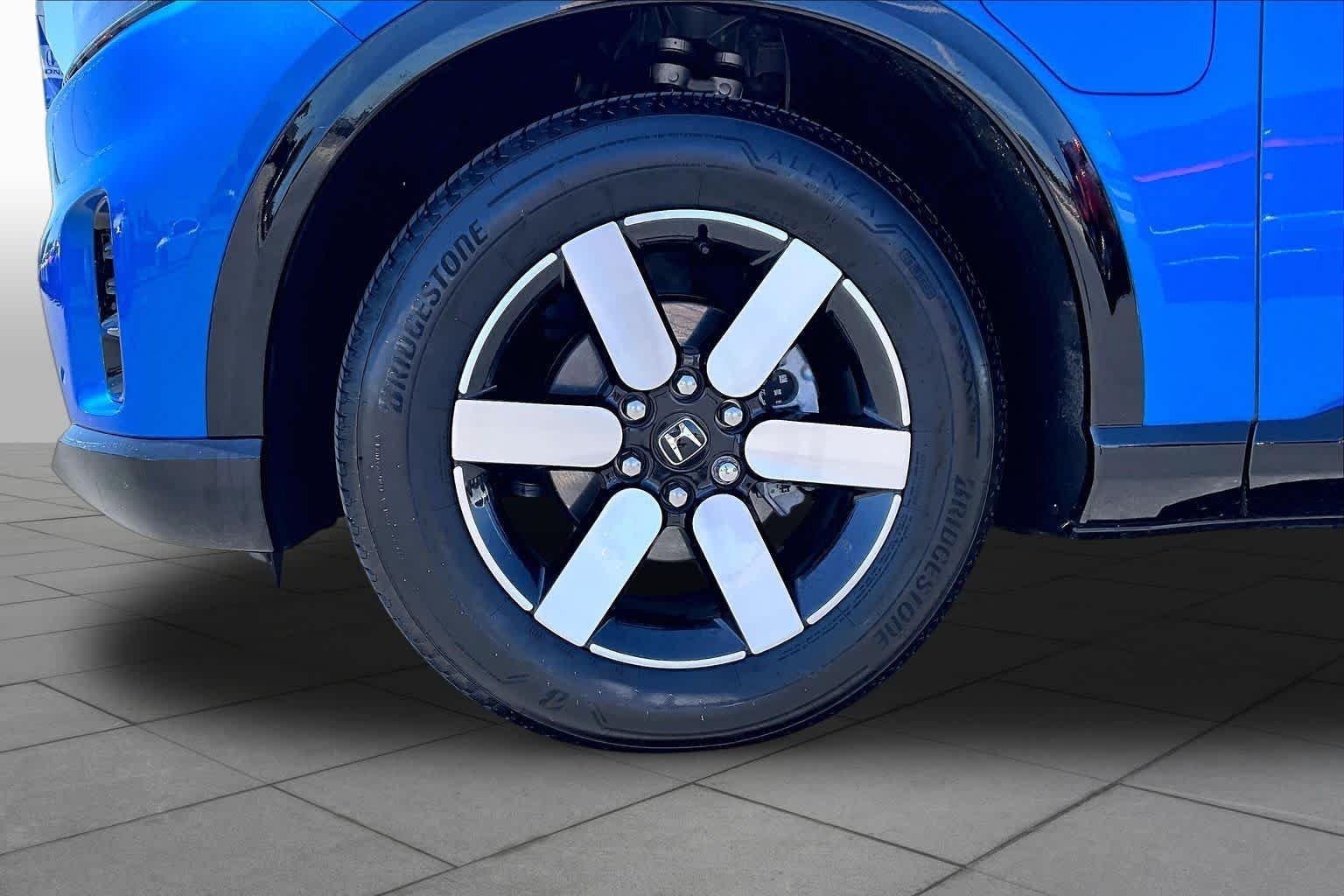 Used 2025 Pacific Blue Metallic Honda Touring image 10