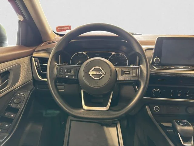 Used 2023 Red Nissan S image 13