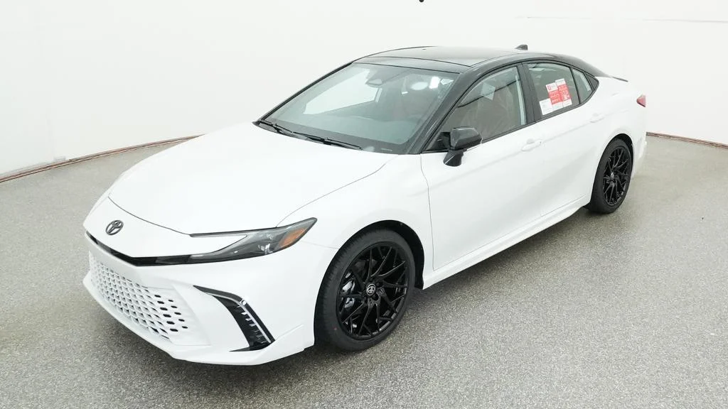 New 2026 Wind Chill Pearl with Midnight Black Metallic roof Toyota XSE image 9