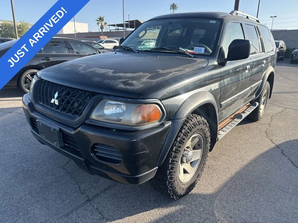 2004 Mitsubishi Montero Sport LS's photo