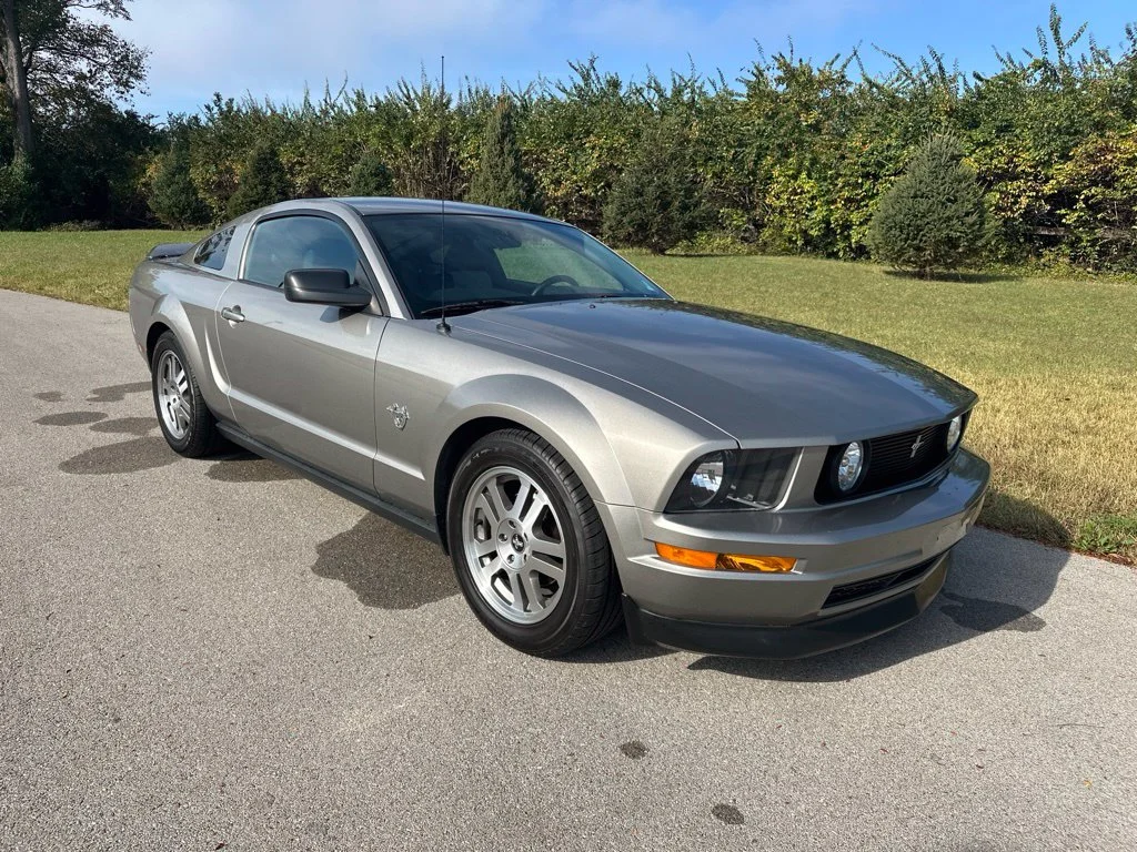 Used 2009 Gray Ford V6 image 7