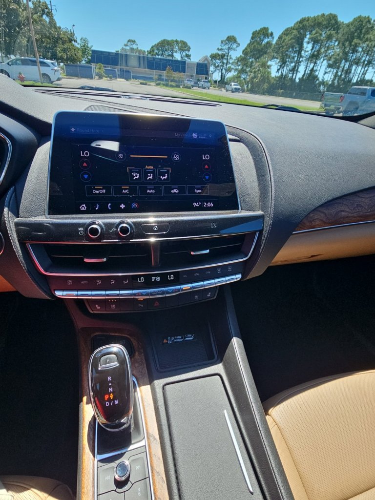 Used 2020 CRYSTAL WHITE TRICOAT Cadillac Premium Luxury image 26