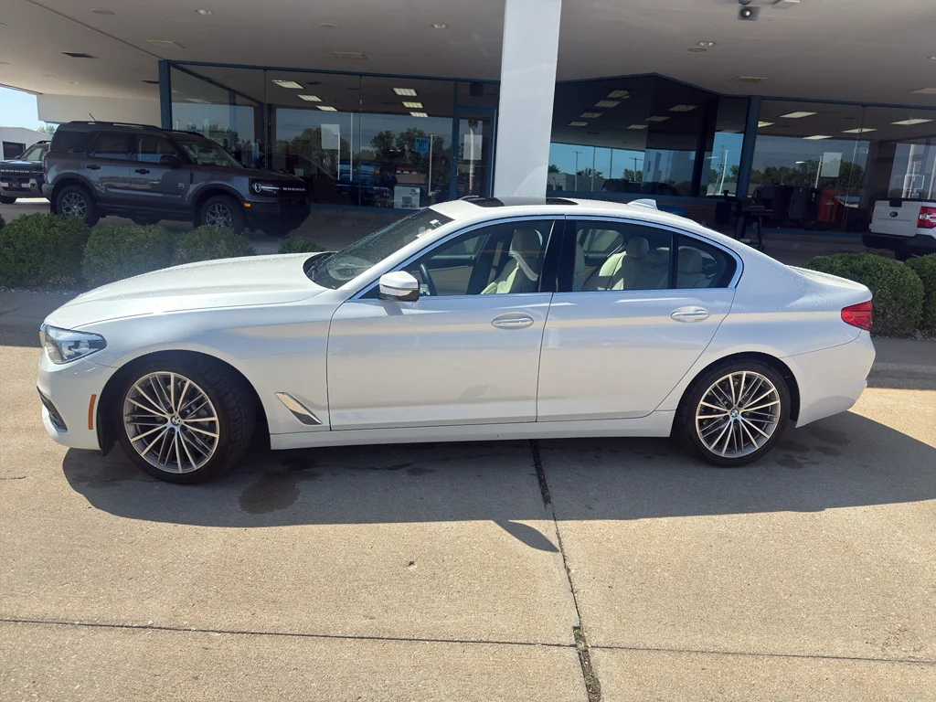 Used 2018 Mineral White Metallic BMW 530i xDrive image 9