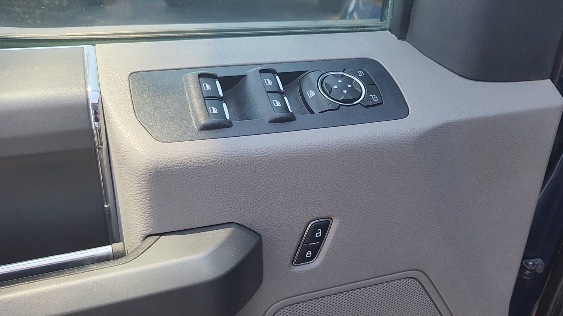 Used 2016 Blue Ford XLT image 7