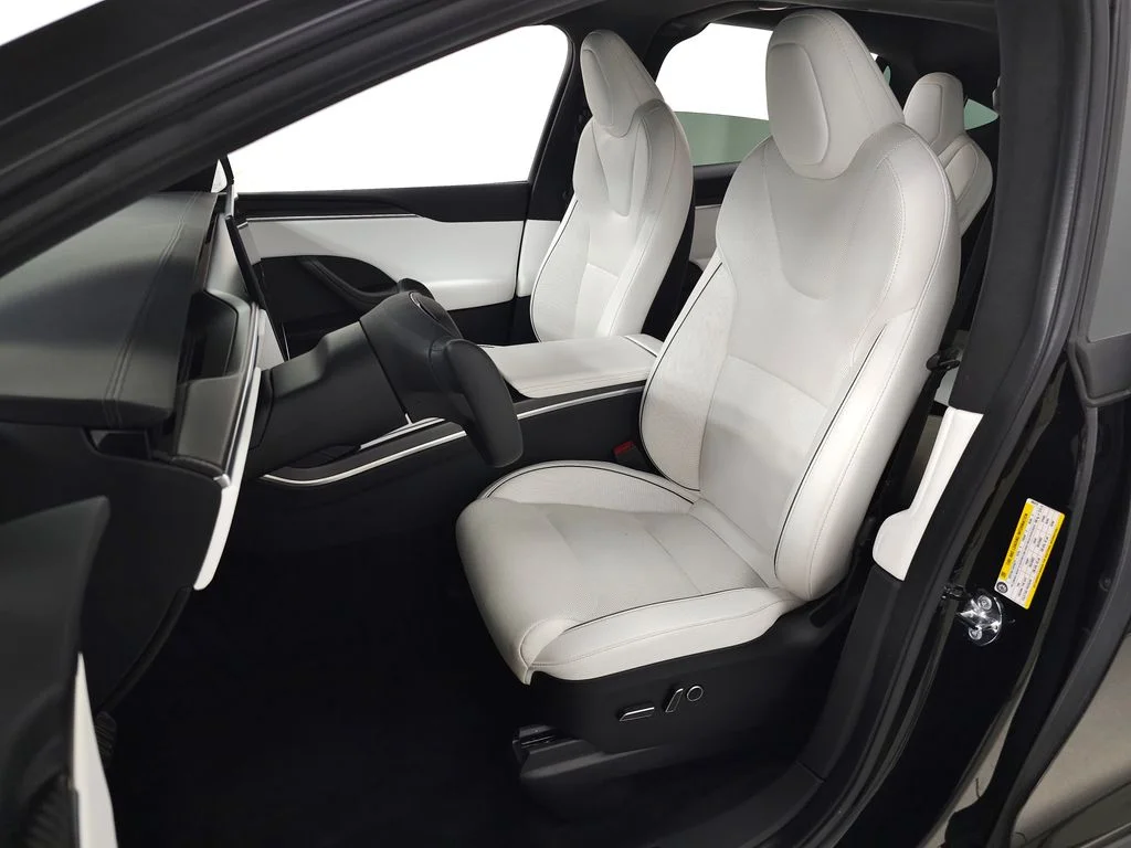 Used 2023  Tesla Plaid image 18
