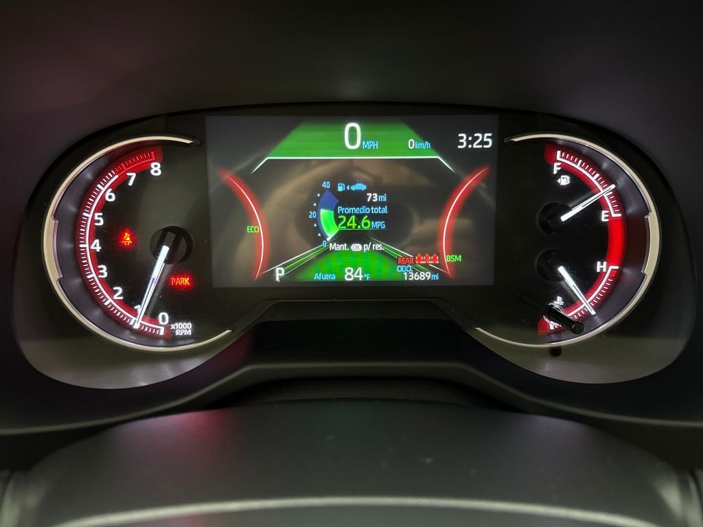2025 Toyota RAV4 XLE - Photo 15
