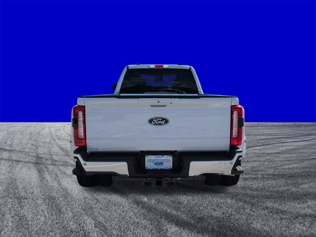 New 2027 Oxford White Ford F-350® Lariat® image 5
