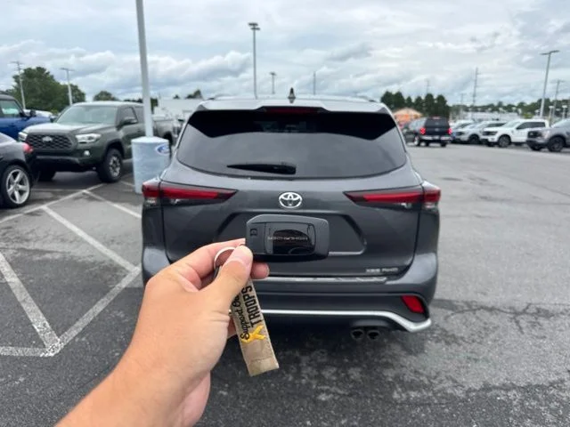 Used 2024  Toyota XSE image 5