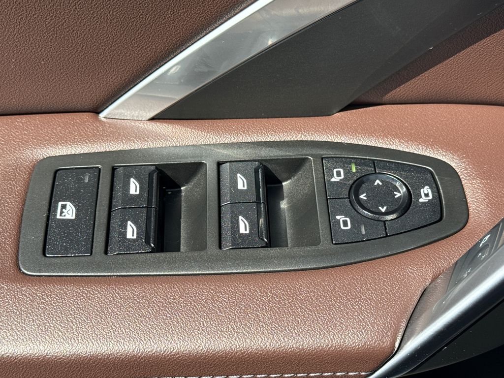 Used 2023 Gray BMW xDrive28i image 25