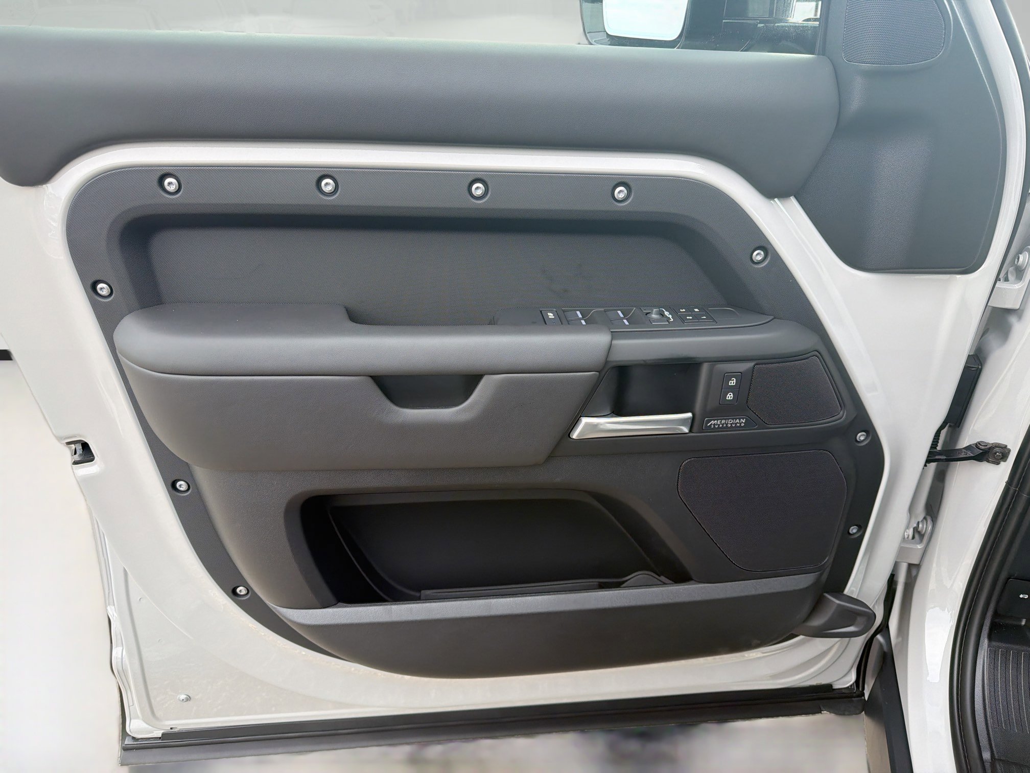 2026 Land Rover Defender X-Dynamic SE - Photo 21