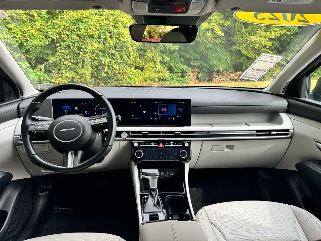 Used 2025 Black Hyundai SEL Convenience image 47
