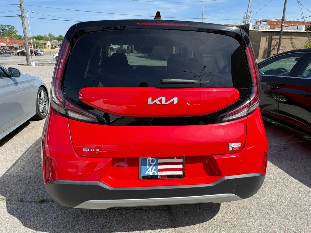 Used 2025 Red Kia LX image 31
