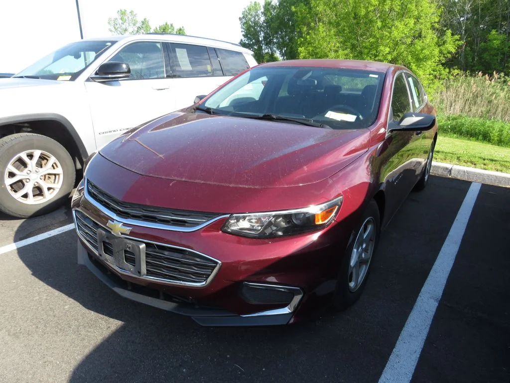 Used 2016 Red Chevrolet LS image 5