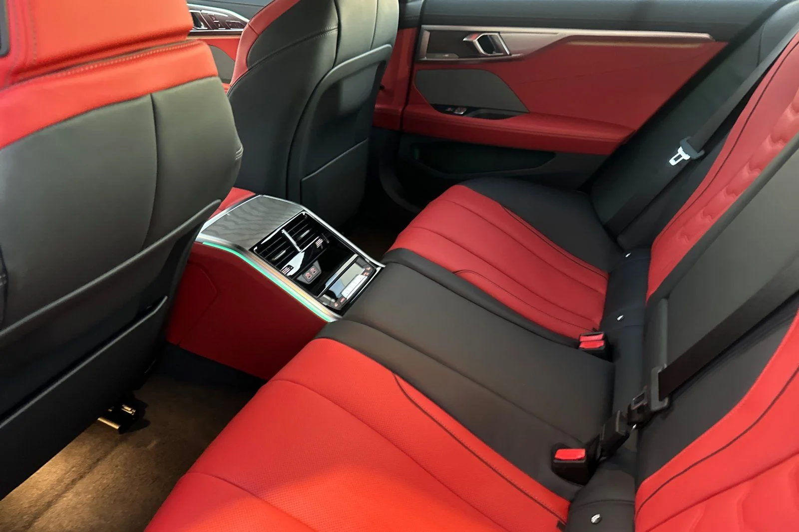 2026 BMW 8 Series 840i - Photo 9