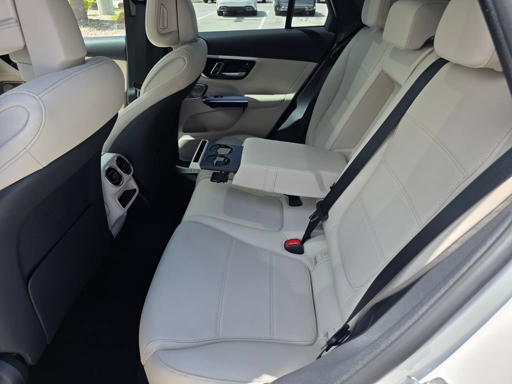 New 2026 Polar White Mercedes-Benz GLC 300 image 43