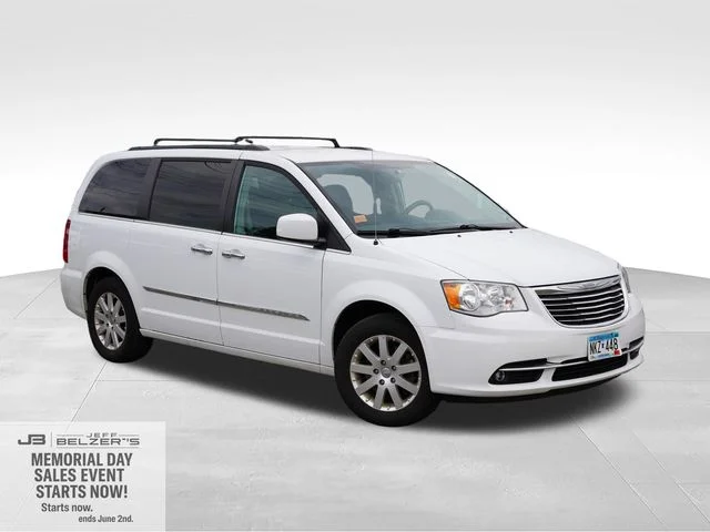 2015 Chrysler Town & Country Touring's photo