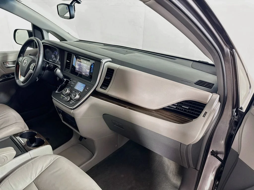 Used 2015 Predawn Gray Mica Toyota XLE Premium image 28