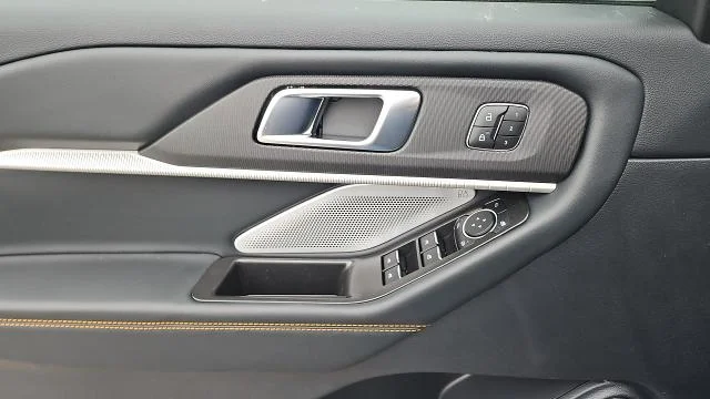 New 2026 Space White Metallic Ford Tremor AWD image 24