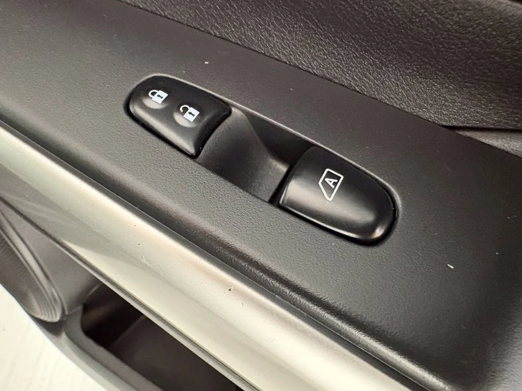 Used 2020 Gray Nissan SR image 16