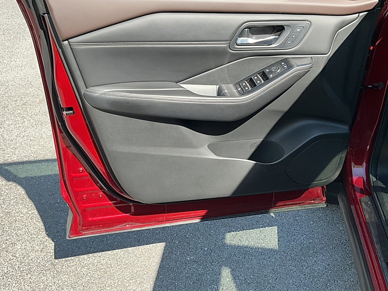 Used 2023 Scarlet Ember Tintcoat Nissan SL FWD image 6
