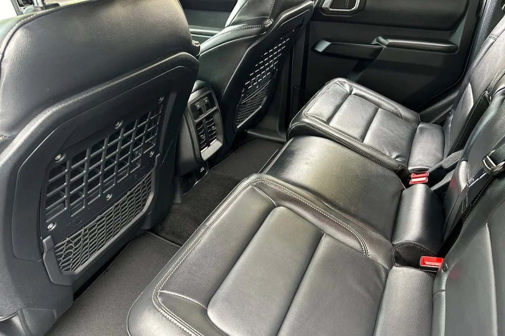 New 2025 Azure Gray Metallic Ford Badlands image 12