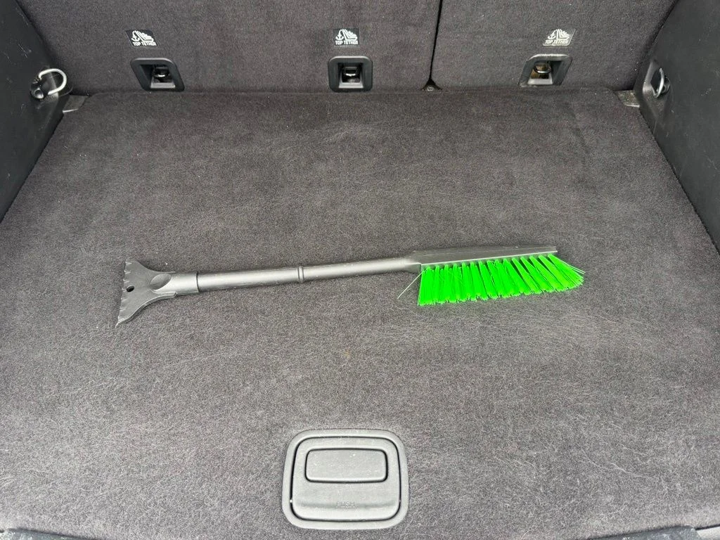 Used 2024 White Jeep Latitude image 53