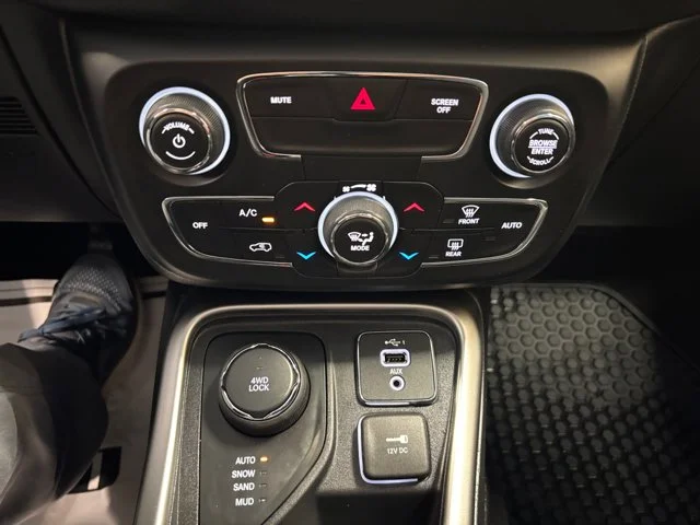 Used 2021 Gray Jeep Latitude image 22