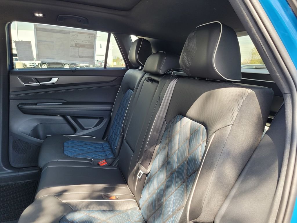 2025 Volkswagen Atlas Cross Sport SEL Premium R-LINE - Photo 13