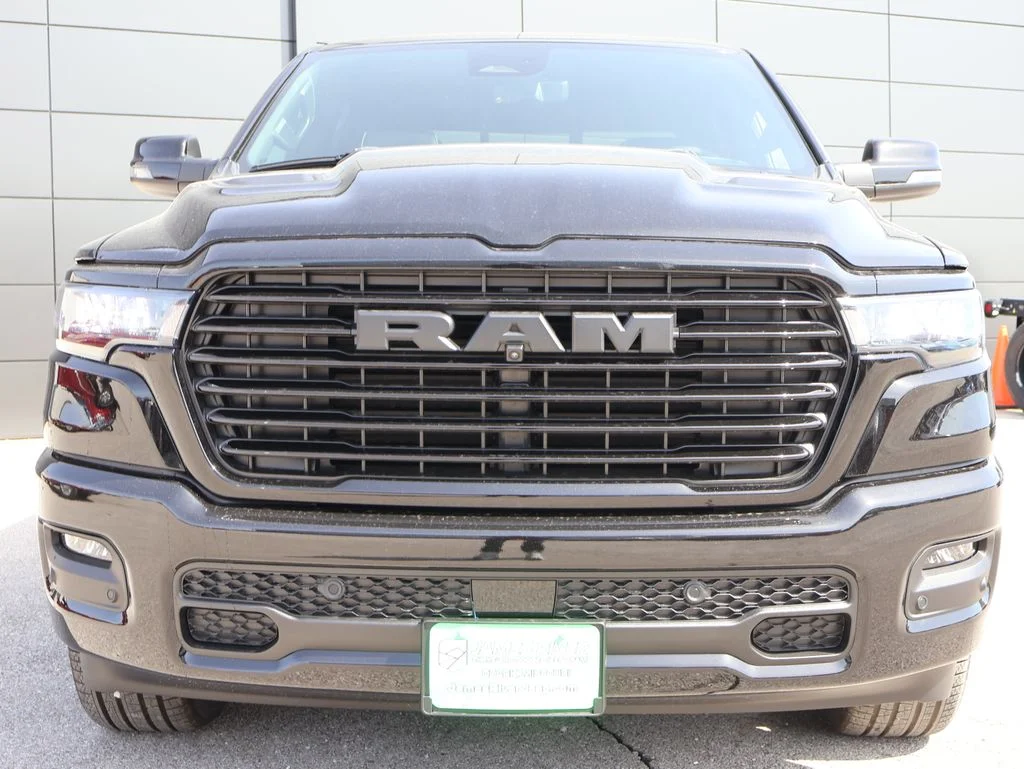 New 2026 Diamond Black Crystal Pearl-Coat Exterior Paint RAM Laramie image 7
