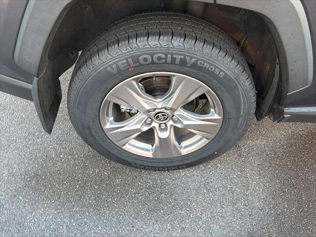 Certified Used 2024 MAGNETIC GRAY MET. Toyota  image 39