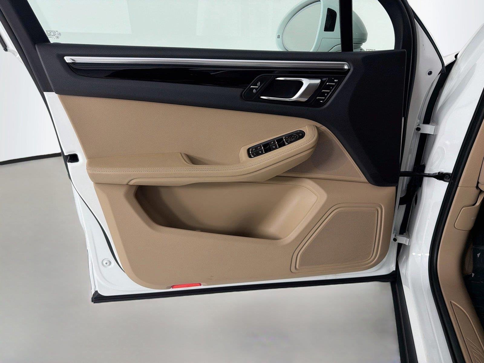 Used 2023 White Porsche  image 7