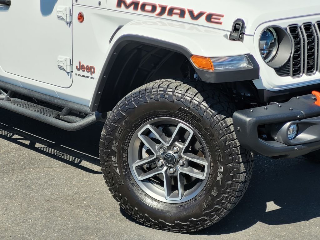 Used 2025 White Jeep Mojave image 9