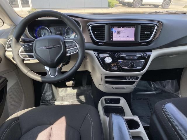 Used 2023 Silver Chrysler LX image 10