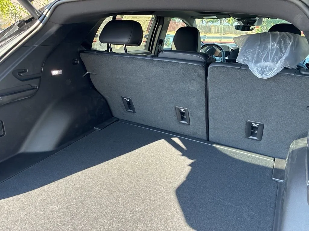 2025 Chevrolet Equinox EV RS - Photo 21