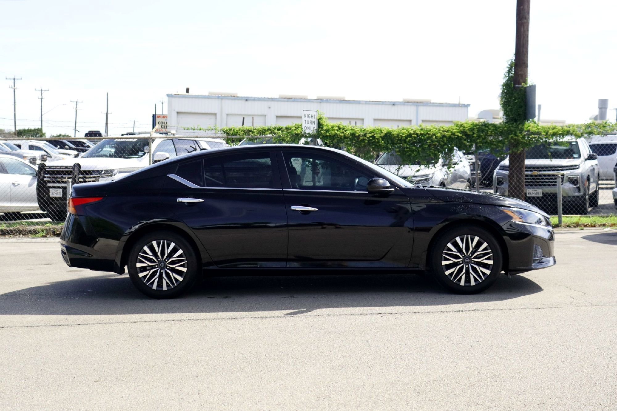 Used 2024 Super Black Nissan 2.5 SV image 4
