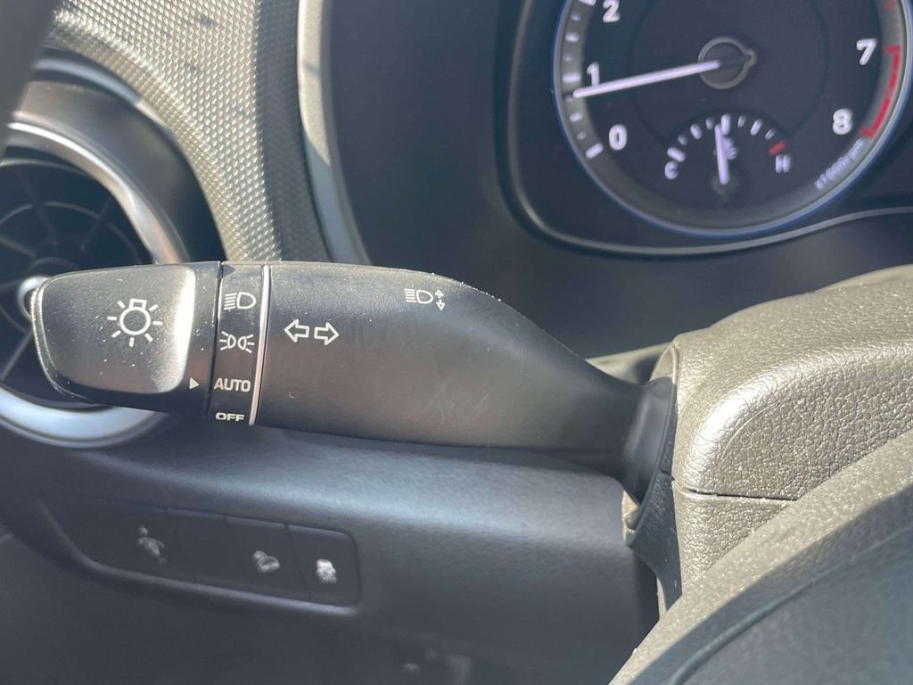 Used 2022 Green Hyundai SE image 23