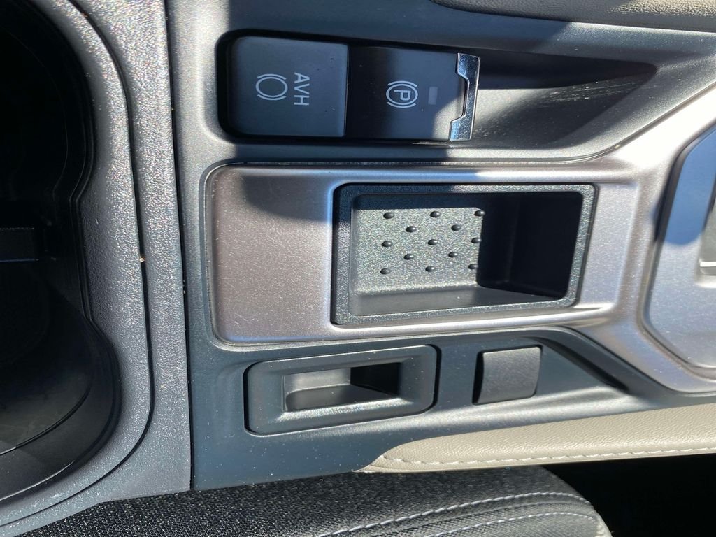 Used 2024 Gray Subaru Base image 31
