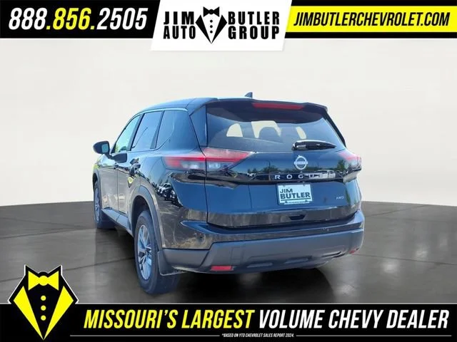 Used 2024  Nissan S image 2