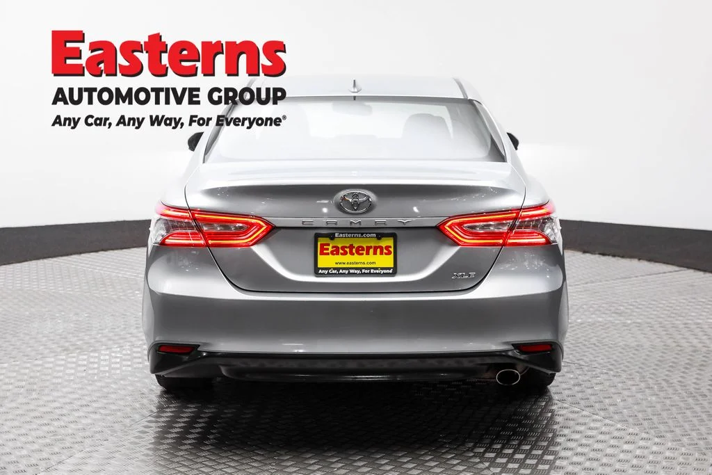 Used 2019 Silver Toyota XLE image 6