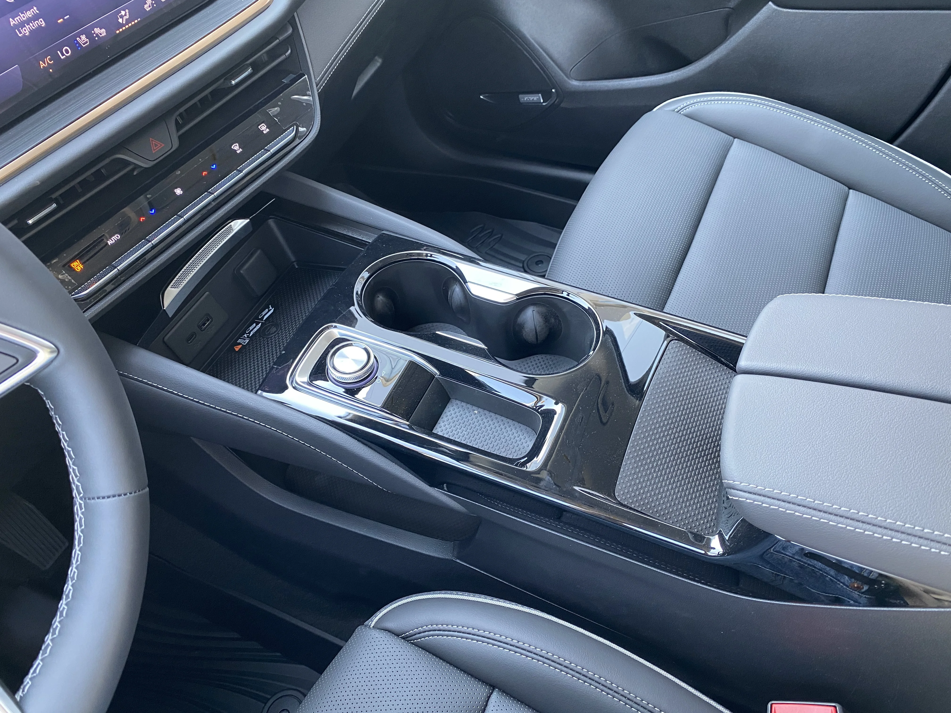 New 2026 EBONY TWILIGHT METALLIC Buick Avenir image 24