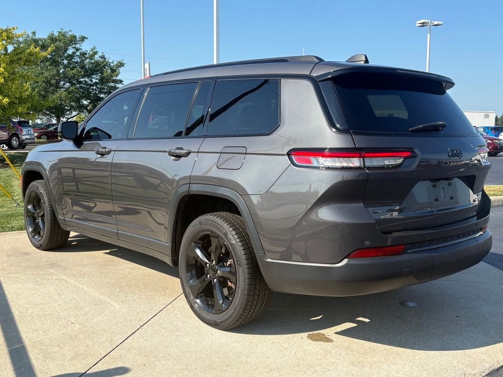 Used 2022 Baltic Gray Metallic Clearcoat Jeep Altitude image 5