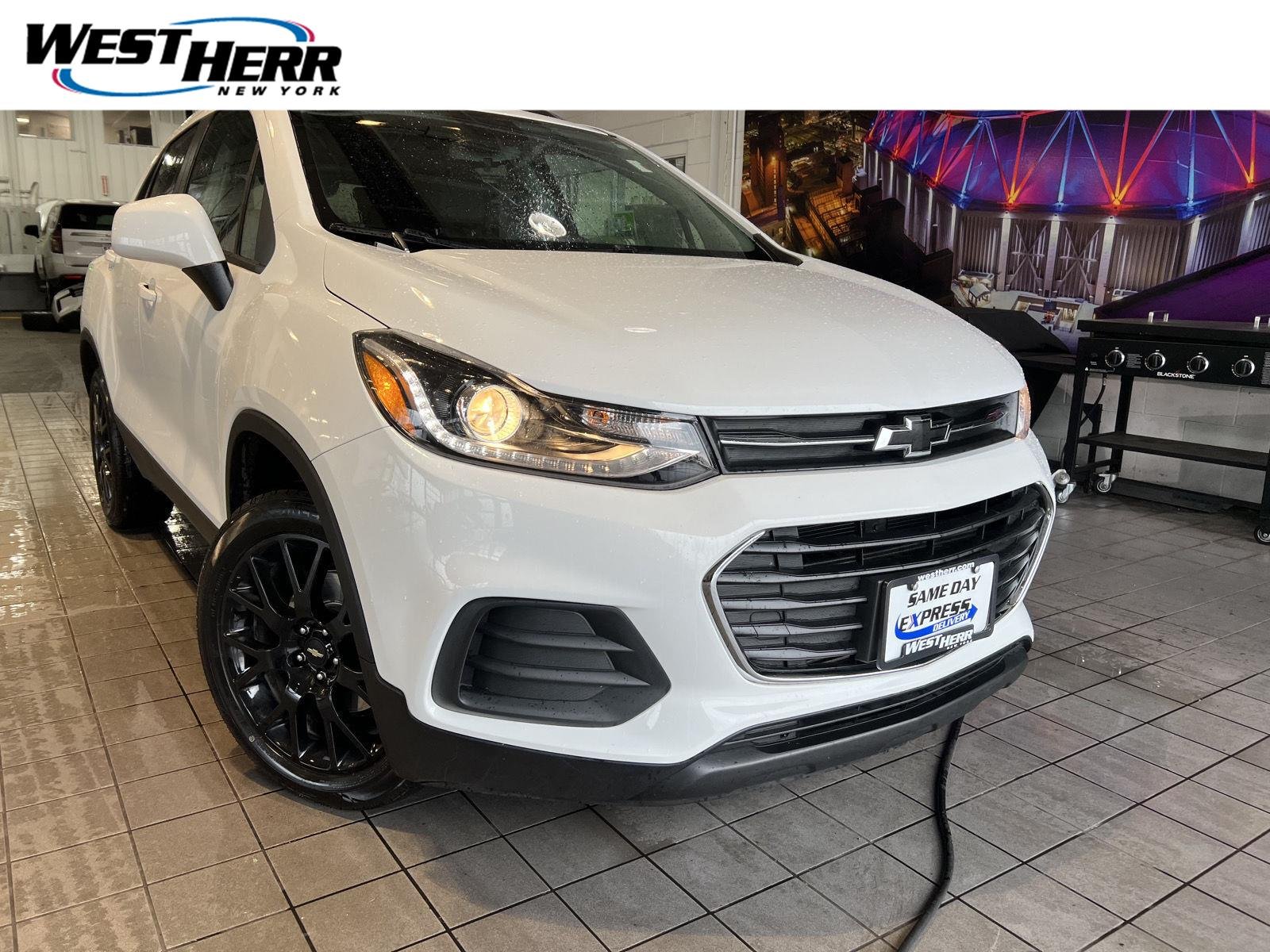 Used 2022 Summit White Chevrolet LT image 1
