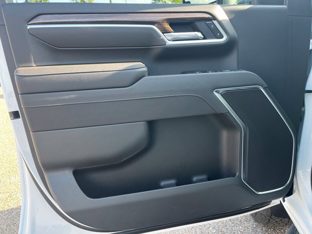 Used 2026 Summit White Chevrolet LT image 27
