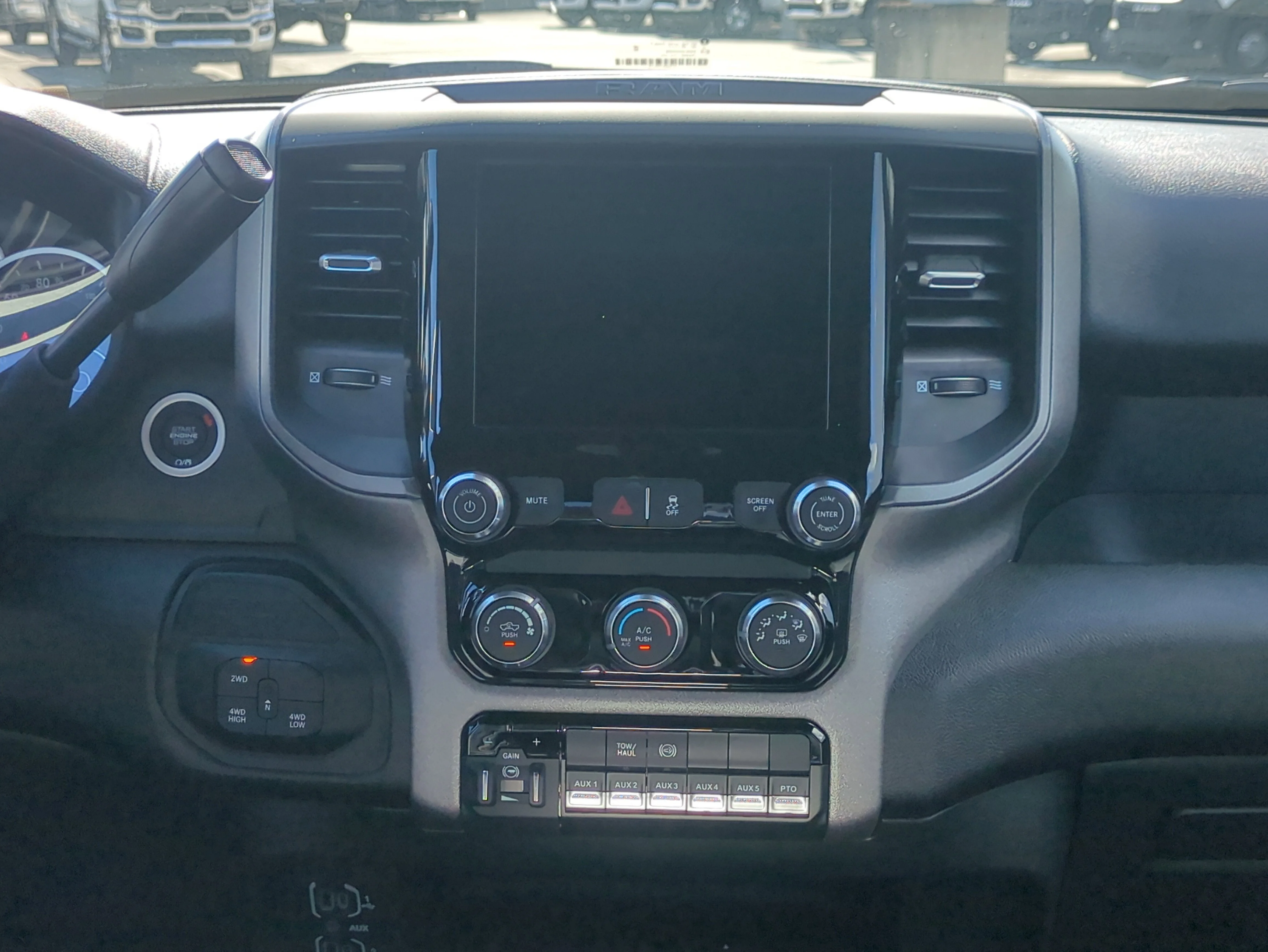 2026 RAM 3500 Chassis Tradesman - Photo 16